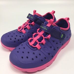 Stride Rite Phibian Made 2 Play shoes. Perforated.